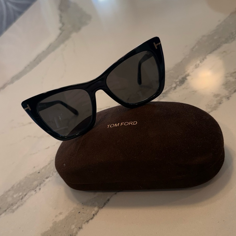 Tom Ford Dark Frame Sunglasses